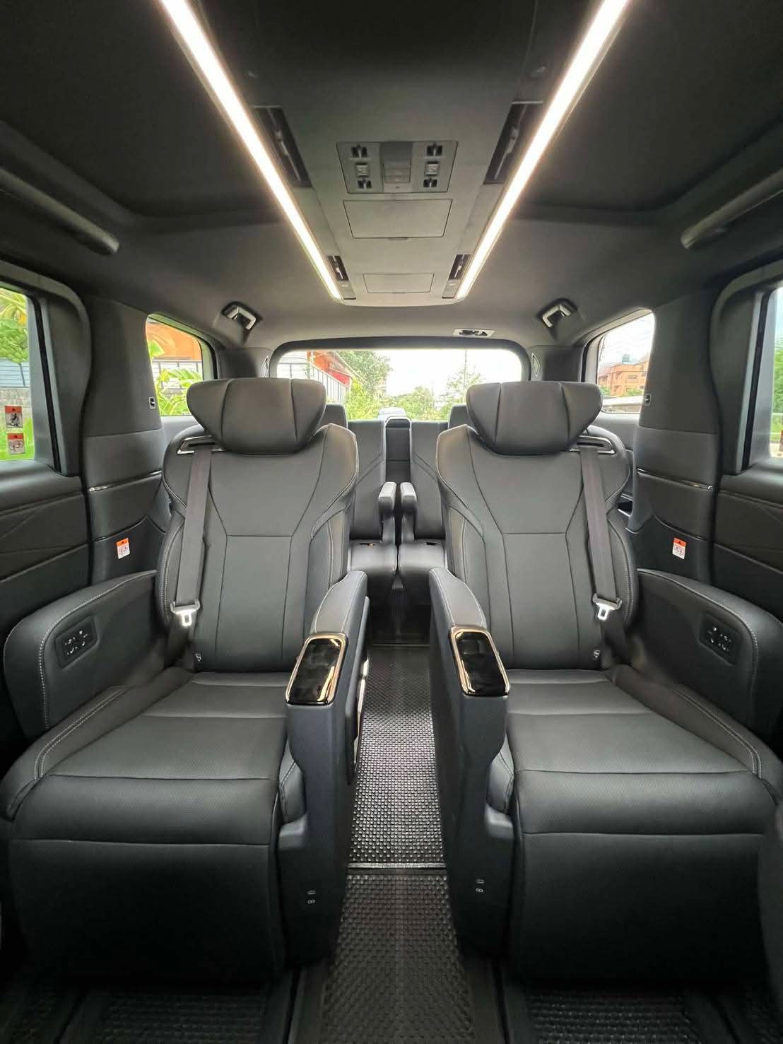 Alphard — รถตู้นำเที่ยวเชียงใหม่ นางฟ้าทีม